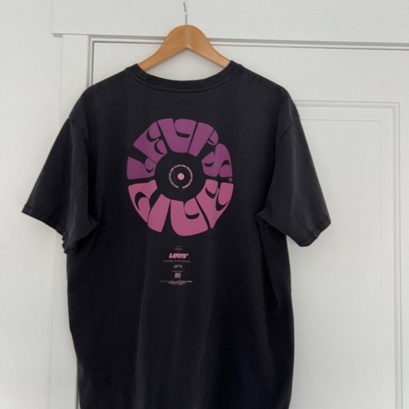 Levi's T Shirt - Men's Large - Picture 6 of 6